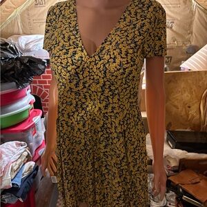 Women's Yellow Floral V-Neck Dress Size M